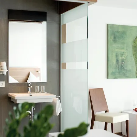 Отель Constantia 4*