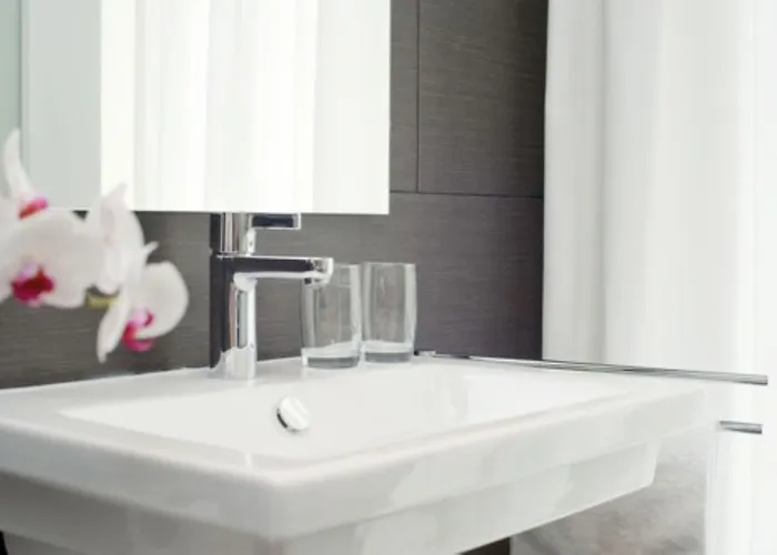 孔斯特尼亚酒店 4*